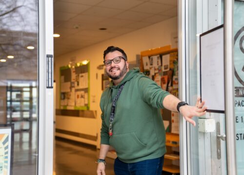 « Et si on en parlait… en français ? »
